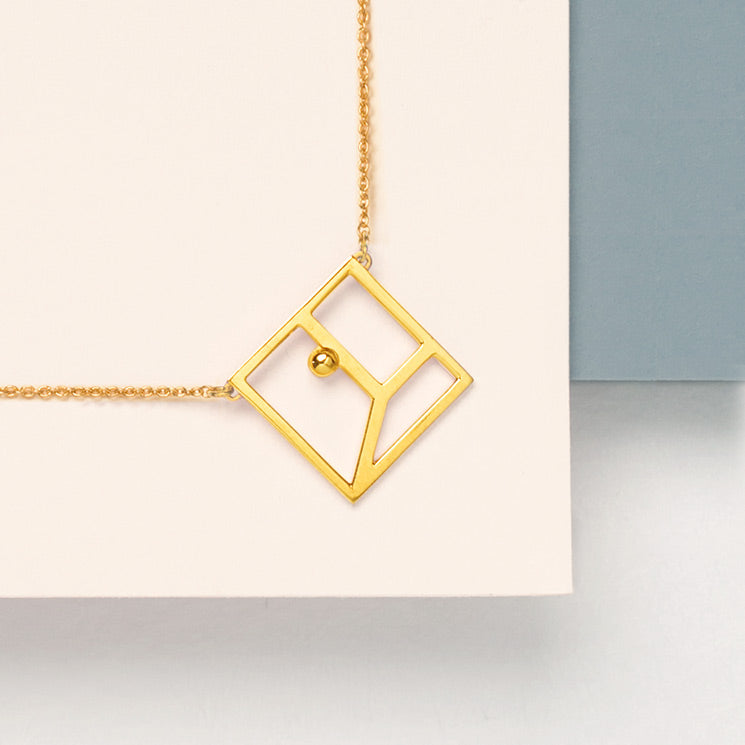 A geometric setting for Virabhadrasana jewel, wants to evocate the minimal and essential design of the necklace.  